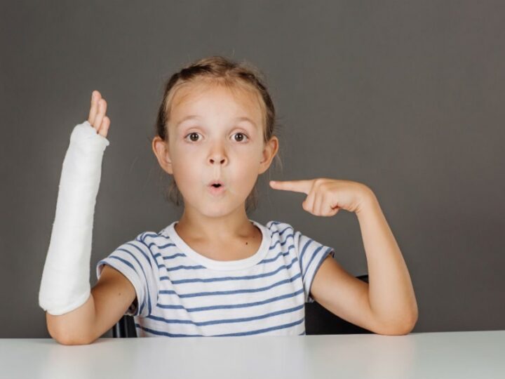 signs-of-a-broken-bone-in-children-elitecare-emergency-hospital