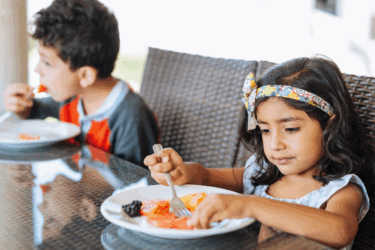 kids eating; summer feeding program