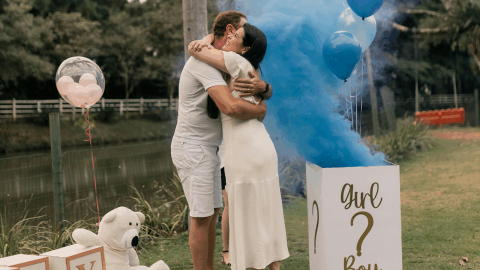 baby gender; couple at gender reveal