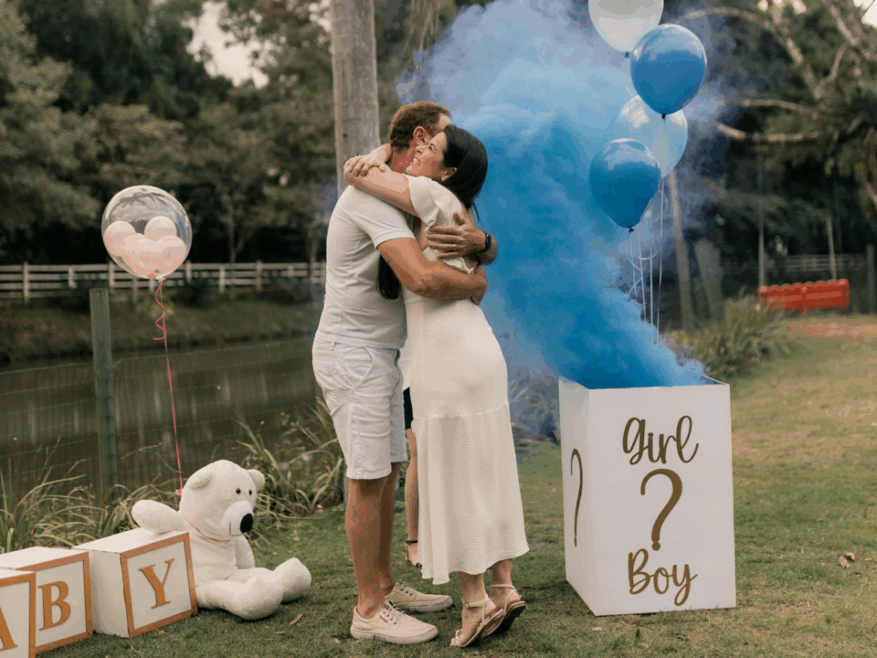 baby gender; couple at gender reveal