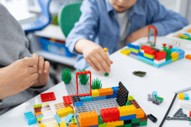 lego therapy; kids playing with legos