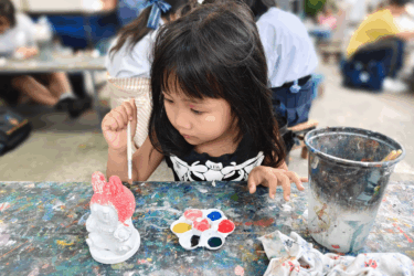 thanksgiving camps; girl painting