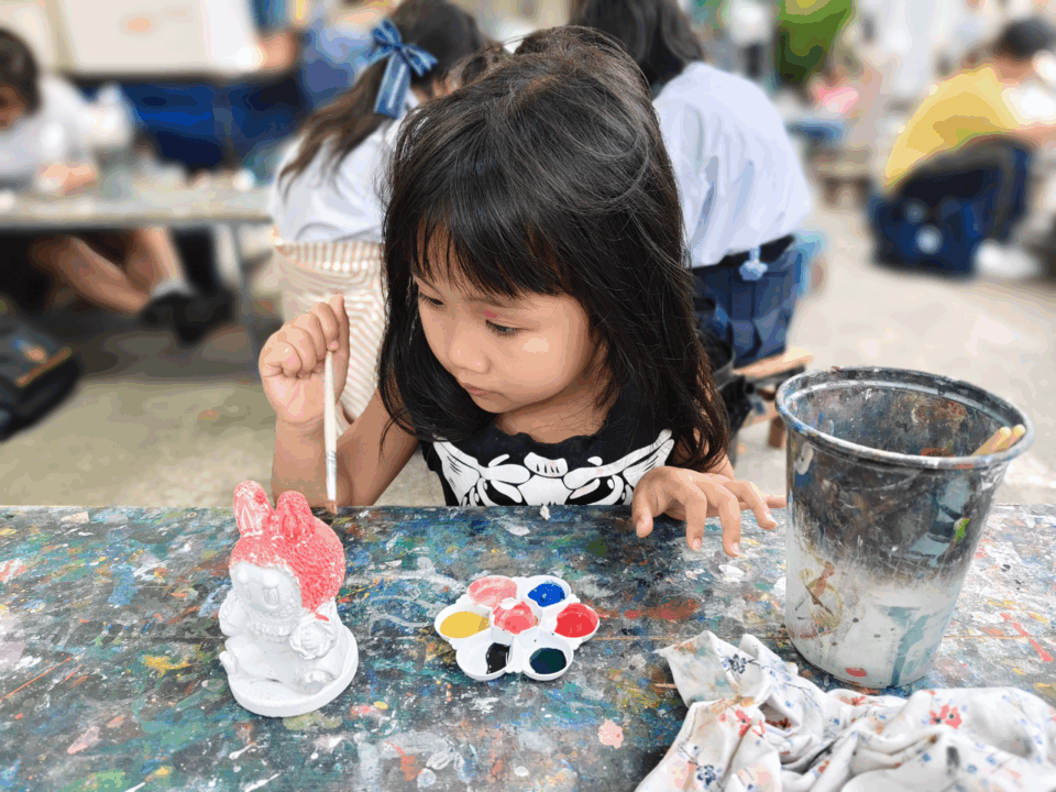 thanksgiving camps; girl painting